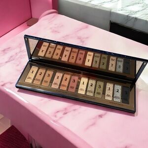 CHARLOTTE TILLBURY STARRY EYES TO HYPNOTIZE EYE SHADOW PALLETE Limited Edition